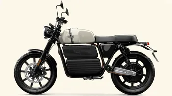 Motocicleta electrică retro care atinge 135 km/h primește o versiune pregătită pentru drumuri rele