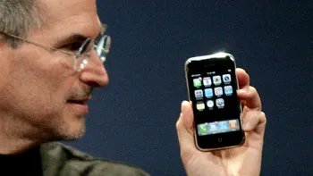 De ce primul iPhone nu avea funcțiile pe care astăzi le considerăm banale. Pariul riscant făcut de Steve Jobs