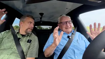 Elon Musk promovează cazul unui șofer de 98 de ani care spune că nu mai urmărește drumul. Tesla avertizează că FSD trebuie supravegheatElon Musk promovează cazul unui șofer de 98 de ani care spune că nu mai urmărește drumul. Tesla avertizează că FSD trebuie supravegheat
