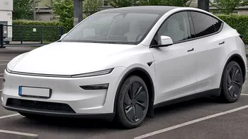Tesla deține imaginile și datele unui accident mortal, dar informațiile esențiale sunt redactate în raportul public