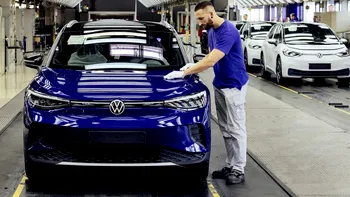 Volkswagen taie până la 100.000 de locuri de muncă și pune sub semnul întrebării patru fabrici din Germania. Inclusiv producția de mașini electrice este în pericol
