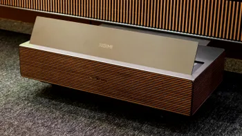 XGIMI transformă sufrageria într-un cinema 4K de 120Hz. Noile Aura 3 Max și Pro ajung la 5.700 de lumeni