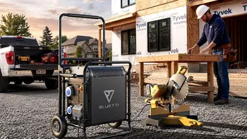 BLUETTI lansează bateria uriașă pentru șantiere: ține loc de generator până la 35 kWh, 5.000 W și încărcare la 80% într-o oră