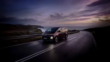 Hyundai atacă Volkswagen cu o electrică uriașă de nouă locuri. Staria Electric costă cât un ID. Buzz, dar oferă mai mult spațiu