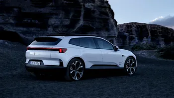 Polestar repară cea mai controversată decizie de design: noul Polestar 4 SUV are din nou lunetă și 630 km autonomie