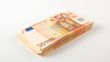 Mai merită să ții economiile în euro? Ce se întâmplă cu banii românilor în toamna lui 2026