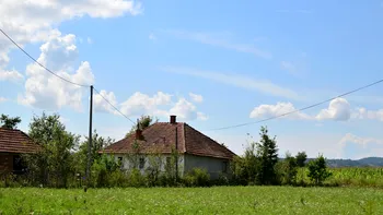 Satele în care o casă costă doar 3.000 de euro. Tinerii au început să cumpere tot mai multe proprietăți