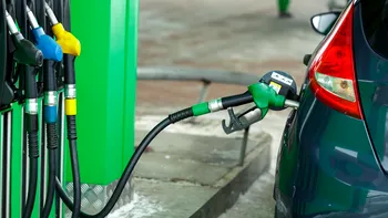 Unde sunt cei mai ieftini carburanți din România. Motorina este 9,99 lei, iar benzina 9,49 lei litrul