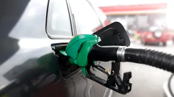 Cum ar mai putea scădea prețurile la benzină și motorină. Soluția rămasă după reducerea accizei