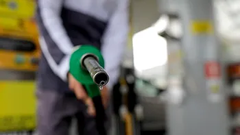 Vești proaste pentru șoferi: motorina sare iar de 10 lei. De ce carburanții ar putea rămâne scumpi luni întregi