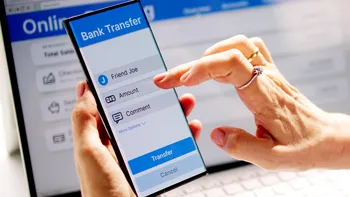 Ai transferat bani în contul greșit și destinatarul nu vrea să îi dea înapoi. Cum îi poți recupera și ce poate face banca