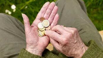 Ce se întâmplă cu banii de pensie dacă mori înainte să-i recuperezi. Diferența uriașă dintre Pilonul I și Pilonul II