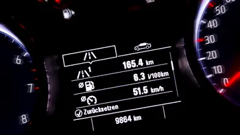 Viteza la care mașina începe să „mănânce” serios carburant. Cât consumi la 90, 110, 130 și 140 km/h