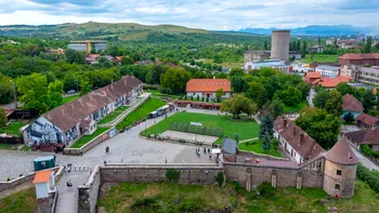 Județul din România care se golește, localnicii pleacă pe capete. Domeniul neașteptat care îl mai ține pe linia de plutire