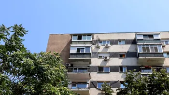 Cine repară terasa unui bloc. Proprietarul de la ultimul etaj nu trebuie să suporte singur costurile