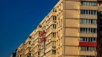 Actul de care proprietarii apartamentelor construite înainte de 1990 au nevoie la vânzare. Verificarea care le poate da planurile peste cap