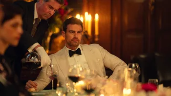 The Gentlemen sezonul 2 de pe Netflix joacă la mize mai mari, dar nu se grăbește nicăieri. Guy Ritchie își păstrează gangsterii eleganți în formă REVIEW