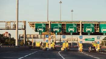 Ce vor plăti șoferii care trec podul de la Fetești. Schimbările prevăzute pentru 1 octombrie și regula pentru rovinietele valabile