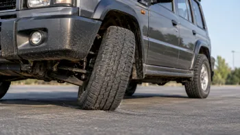 Transmisie 4x4 tensionată pe asfalt: de ce apar sărituri, zgomote și uzură în viraje