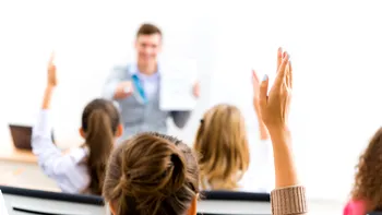 Elevii pot rămâne fără bursă chiar dacă au media necesară. Condițiile care nu țin doar de note