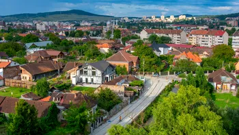 Orașele în care apartamentele rămân, dar oamenii dispar. Cum arată piața imobiliară într-un municipiu care pierde populație