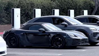 Porsche confirmă că Boxster și Cayman renunță definitiv la benzină. În schimb, legendarul 911 nu va deveni niciodată electric, susține șeful companiei
