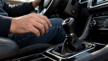 Schimbător manual care vibrează în accelerație: suporturi, timonerie sau jocuri în cutie
