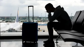 Poate un minor să călătorească singur în străinătate? Ce spune legea și de la ce vârstă este posibil