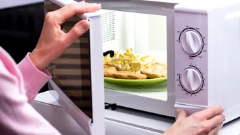 Ce alimente nu trebuie să pui niciodată în cuptorul cu microunde. Ce alimente nu trebuie să pui niciodată în cuptorul cu microunde.