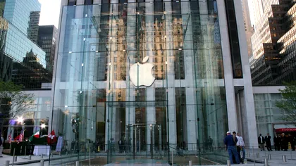 O clienta de 83 de ani da Apple in judecata 