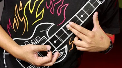 Wearable ROCK! Sau tricoul chitara electronica...