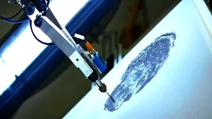 e-David e un robot cu un real talent la pictura [VIDEO]