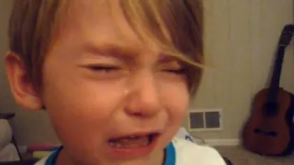 iOS 7 a dezamagit un copil pana la lacrimi [+VIDEO]