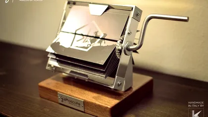 Giphoscope îţi transformă GIF-urile preferate în opere de artă