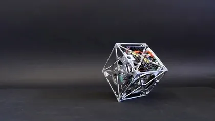 Cubli - un nou robot cubic ştie să stea pe vârfuri [VIDEO]