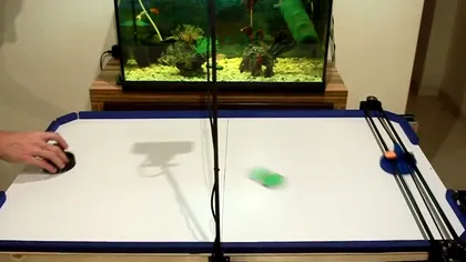 Cum poţi să joci Air Hockey cu un braţ robotic controlat de o cameră?
