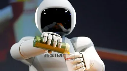 Noul robot umanoid Honda ASIMO tinde să fie de un real ajutor