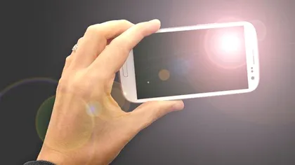 Sticla texturată la scară nanometrică reduce semnificativ reflexiile