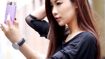 Selfie-camera de la Sony care arată ca o sticlă de parfum