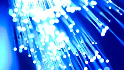 Nou record mondial la transmisiuni de date prin fibra optică