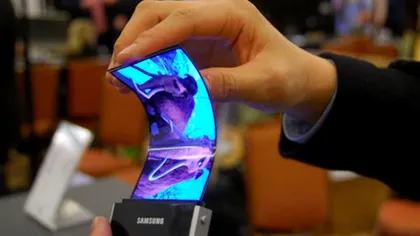 Samsung va lansa telefoane pliabile
