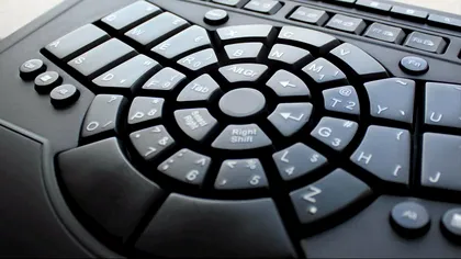 Tastatura care te face să scrii mai repede e inspirată de corpul albinei [VIDEO]