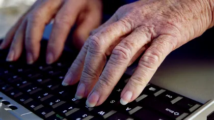 Boala Parkinson poate fi diagnosticată pe baza stilului de tastare [VIDEO]
