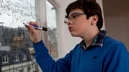 Geniul autist care la nouă ani a redefinit teoria relativității a lui Albert Einstein [VIDEO]