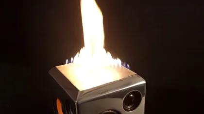 The Sound Torch e boxa care arde în flăcări pe ritmurile muzicii [VIDEO]