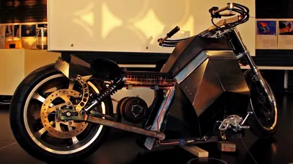 Motocicleta alimentată cu vânt și lumină este visul unei lumi fără petrol [VIDEO]