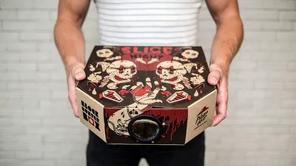 Cutia de pizza care se transformă în proiector îți promite o seară perfectă [VIDEO]