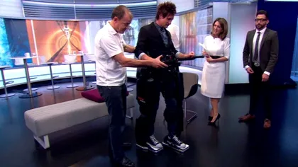 Un bărbat paralizat descrie mersul cu ajutorul picioarelor robotice [VIDEO]