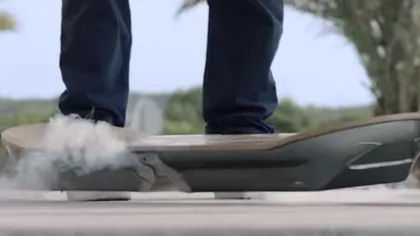 Hoverboard-ul există, e magic şi pluteşte chiar şi peste apă