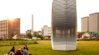 Turnul care transformă aerul poluat în bijuterii superbe